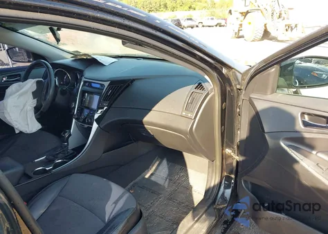 2011 Hyundai Sonata Se z USA, uszkodzony, nr VIN 5NPEC4AC6BH063073